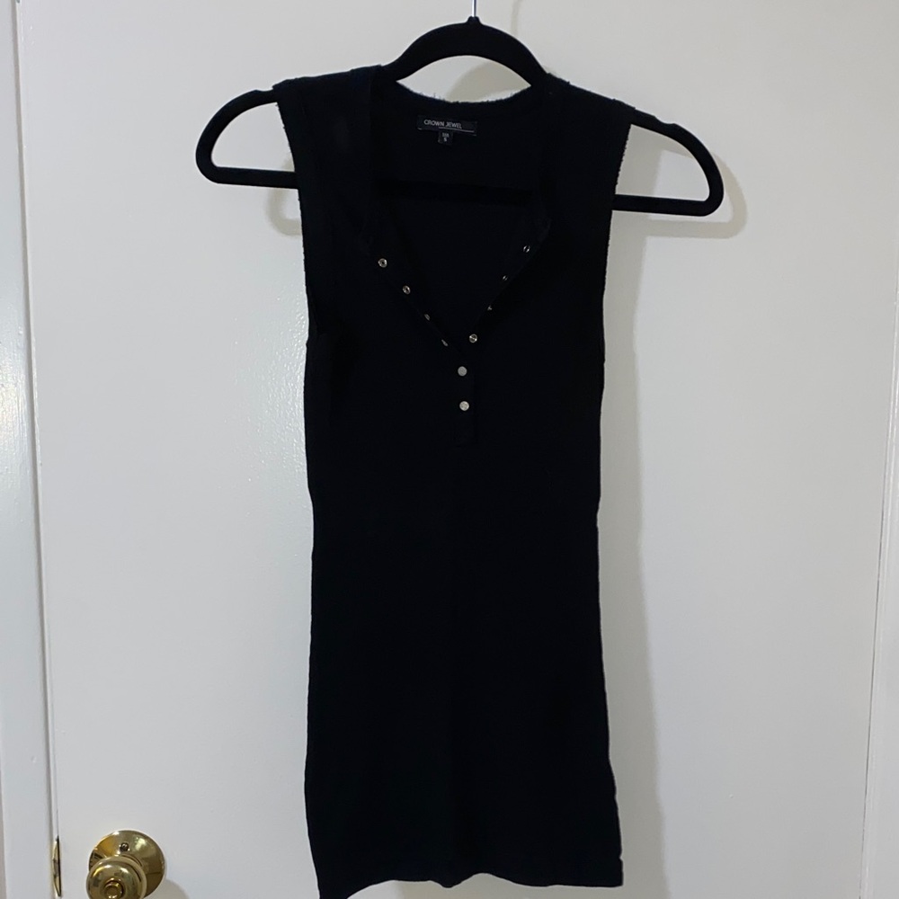 Chic Black Tank Top with Snap Button V-Neck Feature